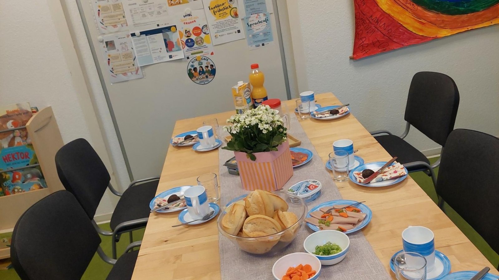 Gedeckter Frühstückstisch