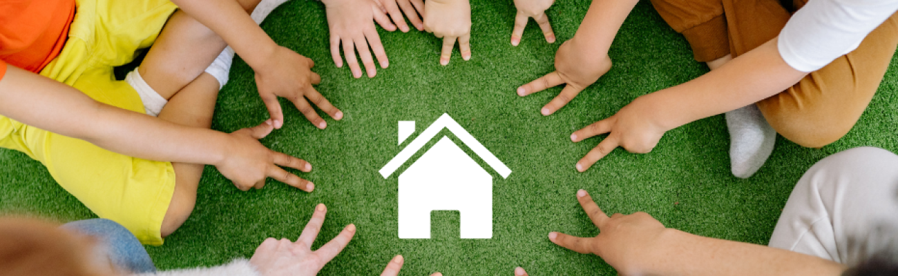 Kinderhände bilden einen Kreis